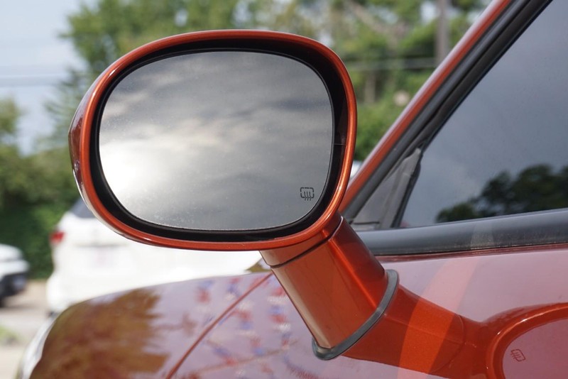 Dodge Challenger Vehicle Full-screen Gallery Image 17