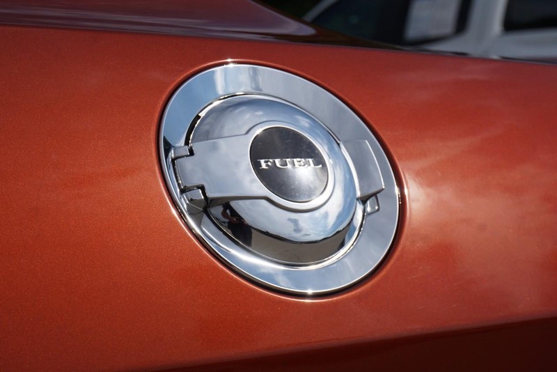 Dodge Challenger Vehicle Full-screen Gallery Image 18