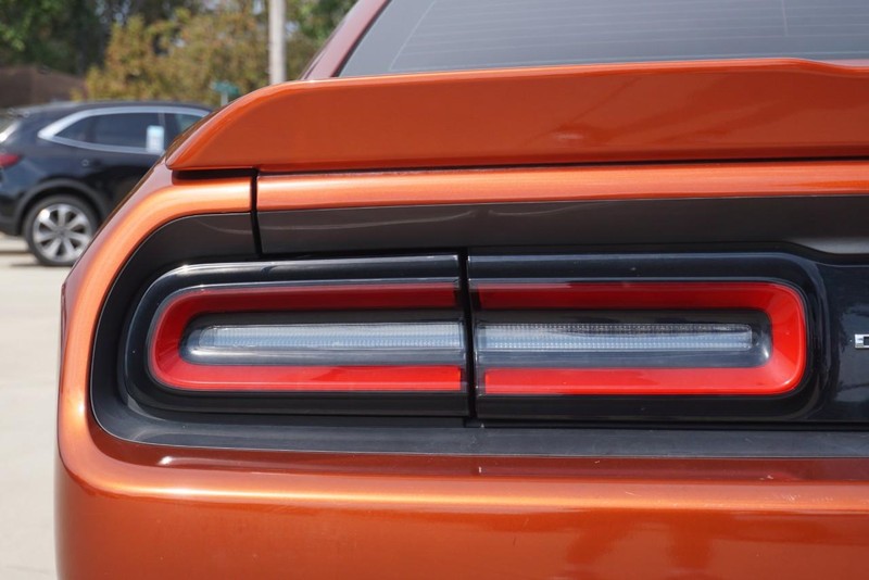 Dodge Challenger Vehicle Full-screen Gallery Image 19