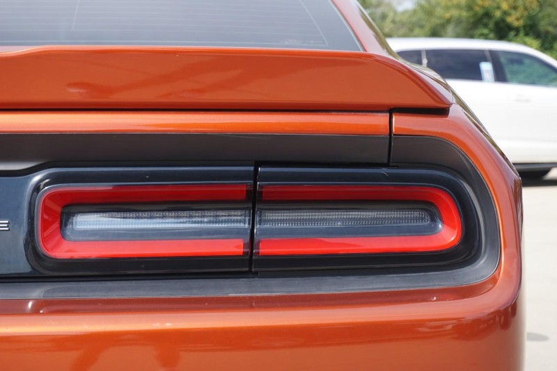 Dodge Challenger Vehicle Full-screen Gallery Image 20