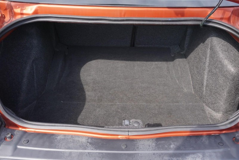 Dodge Challenger Vehicle Full-screen Gallery Image 22
