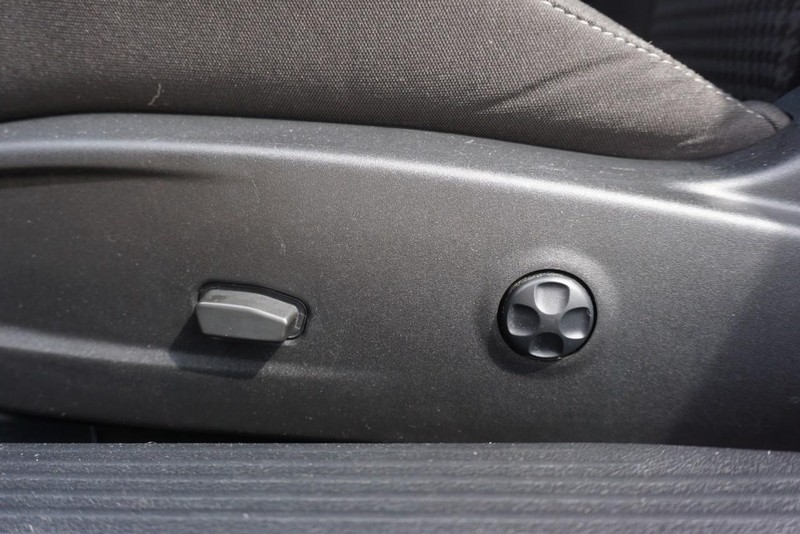 Dodge Challenger Vehicle Full-screen Gallery Image 24