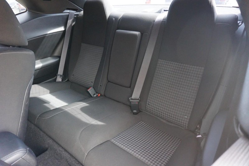 Dodge Challenger Vehicle Full-screen Gallery Image 26
