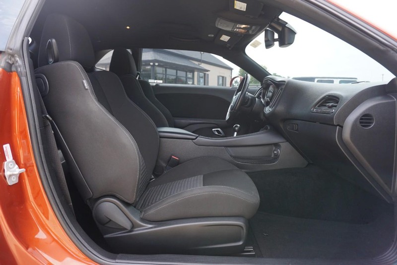 Dodge Challenger Vehicle Full-screen Gallery Image 27