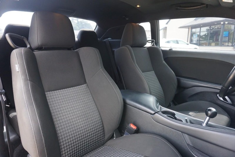 Dodge Challenger Vehicle Full-screen Gallery Image 28