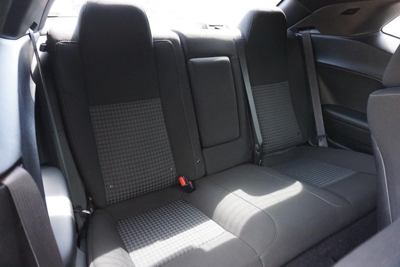 Dodge Challenger Vehicle Full-screen Gallery Image 29