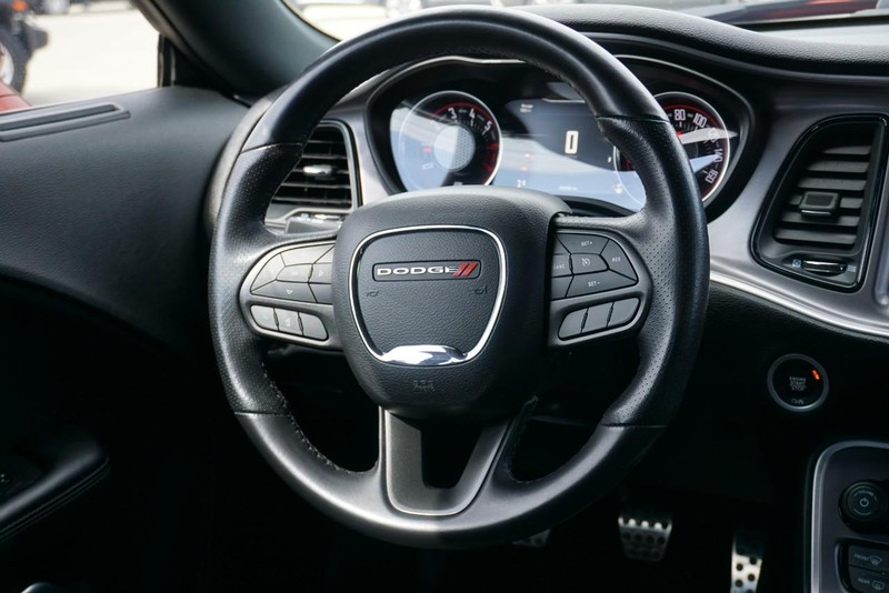 Dodge Challenger Vehicle Full-screen Gallery Image 31