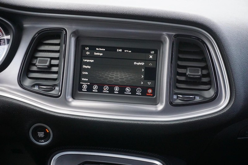 Dodge Challenger Vehicle Full-screen Gallery Image 32