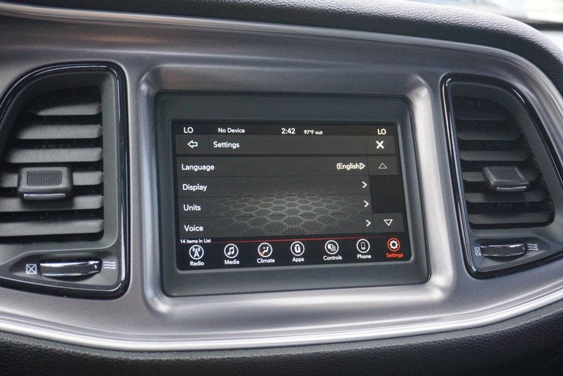 Dodge Challenger Vehicle Full-screen Gallery Image 39