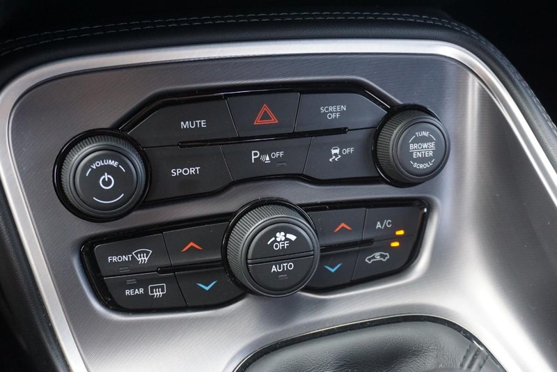 Dodge Challenger Vehicle Full-screen Gallery Image 40