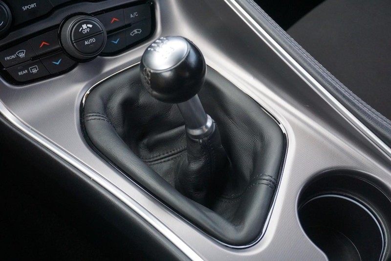 Dodge Challenger Vehicle Full-screen Gallery Image 41