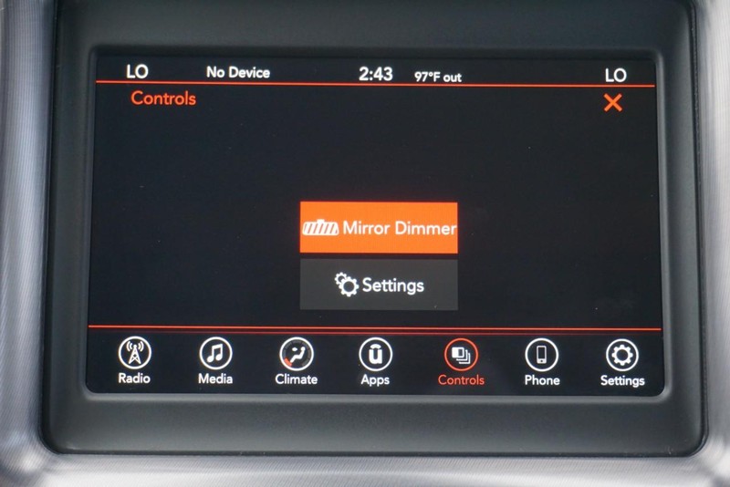 Dodge Challenger Vehicle Full-screen Gallery Image 46