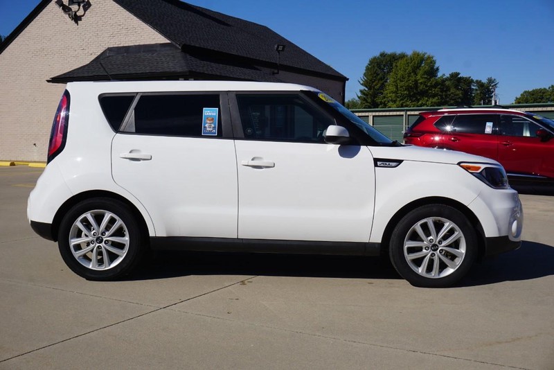 Kia Soul Vehicle Full-screen Gallery Image 02