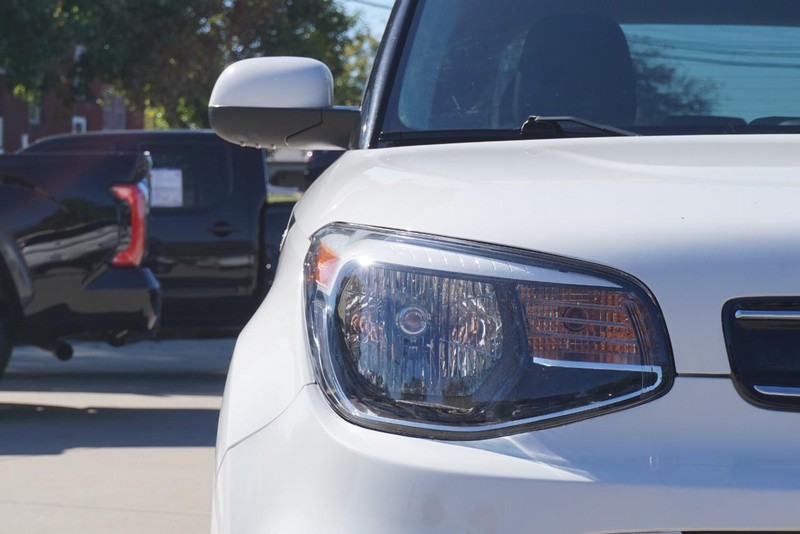 Kia Soul Vehicle Full-screen Gallery Image 09