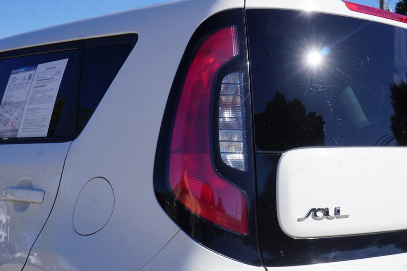 Kia Soul Vehicle Full-screen Gallery Image 17