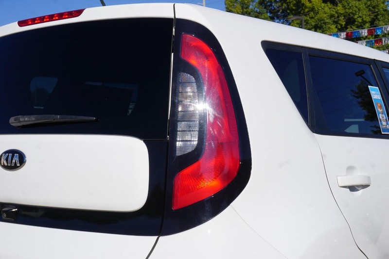 Kia Soul Vehicle Full-screen Gallery Image 18