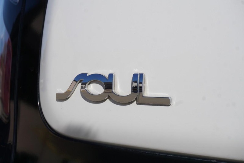 Kia Soul Vehicle Full-screen Gallery Image 19