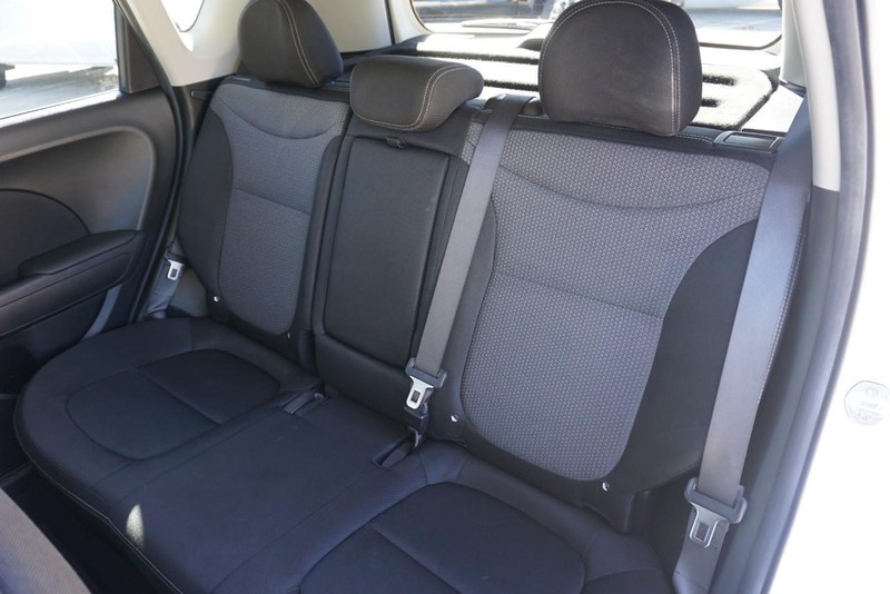 Kia Soul Vehicle Full-screen Gallery Image 25