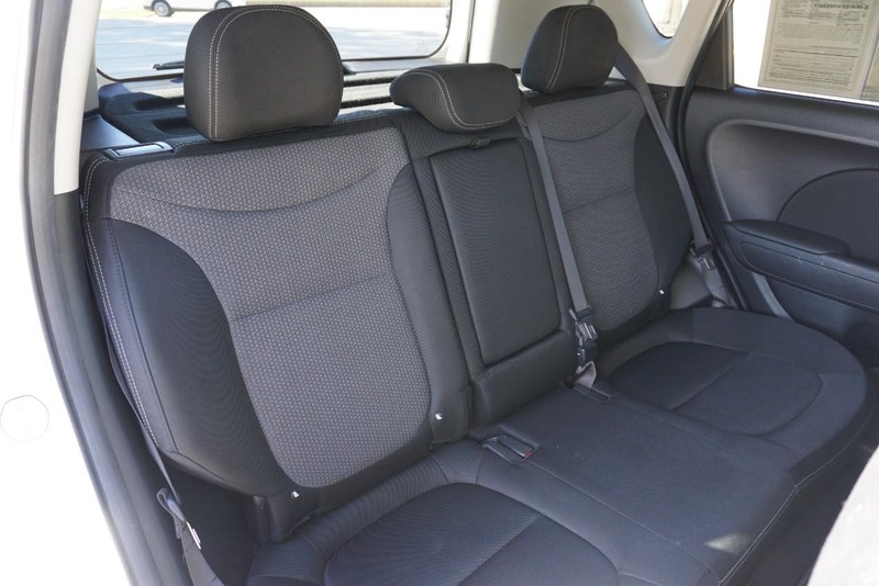 Kia Soul Vehicle Full-screen Gallery Image 27