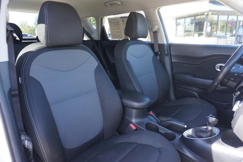 Kia Soul Vehicle Full-screen Gallery Image 29