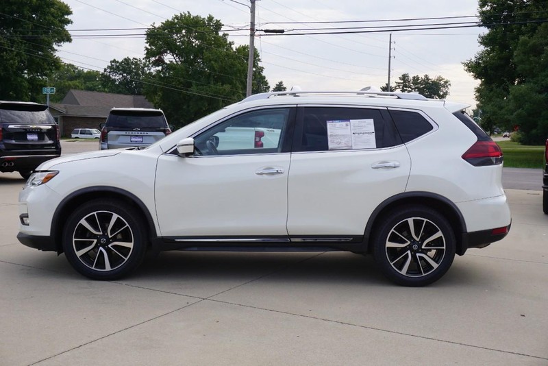Nissan Rogue Vehicle Full-screen Gallery Image 06