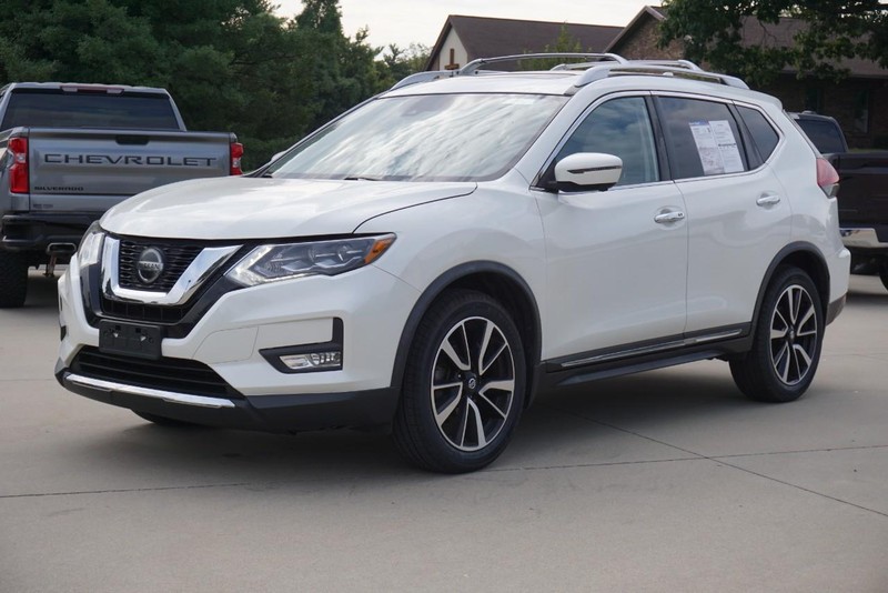 Nissan Rogue Vehicle Full-screen Gallery Image 07