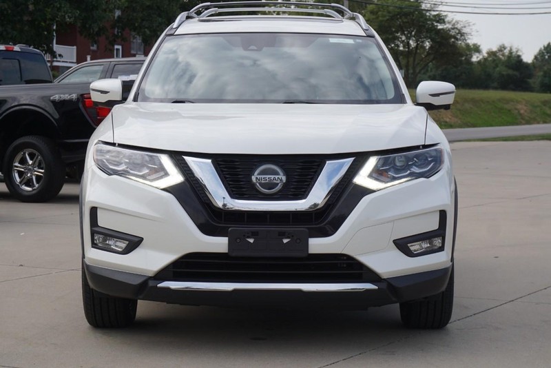 Nissan Rogue Vehicle Full-screen Gallery Image 08