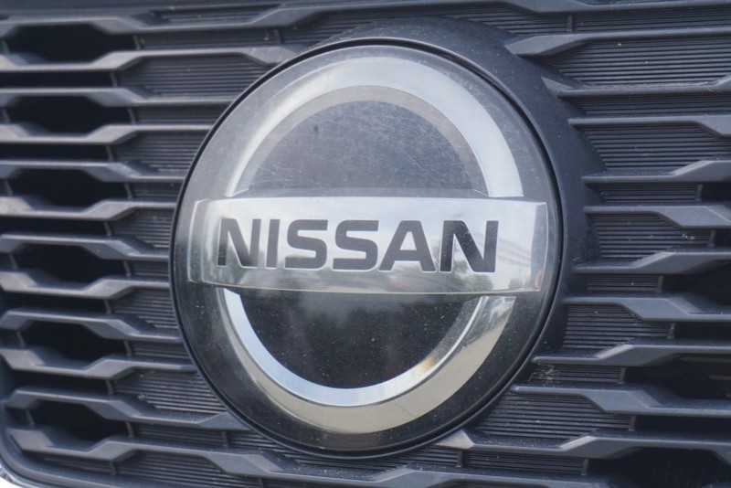 Nissan Rogue Vehicle Full-screen Gallery Image 11