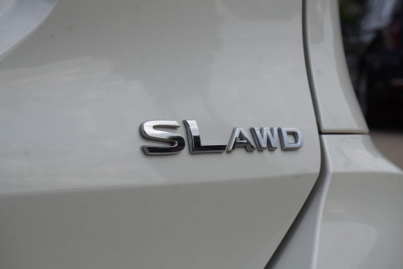 Nissan Rogue Vehicle Full-screen Gallery Image 19