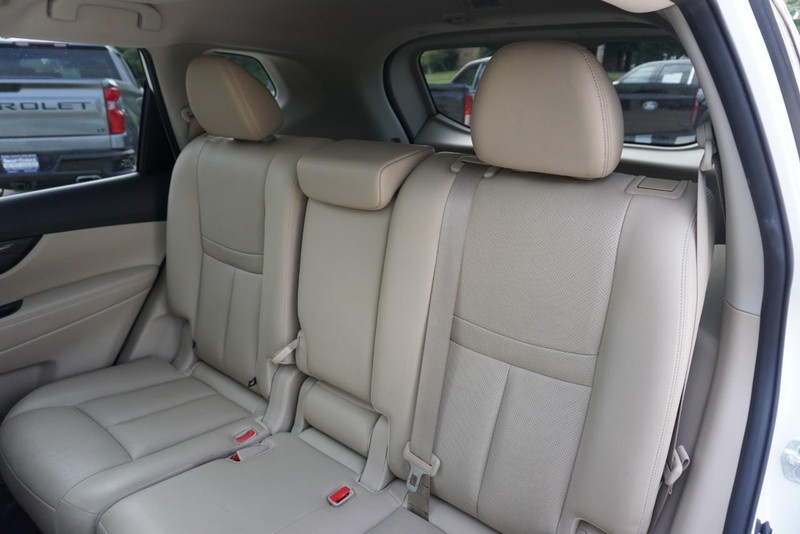 Nissan Rogue Vehicle Full-screen Gallery Image 26
