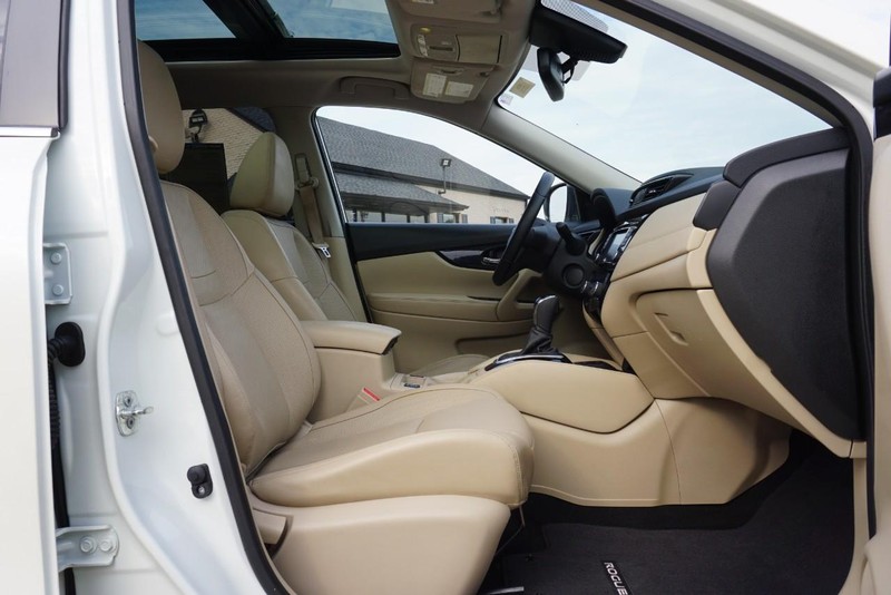 Nissan Rogue Vehicle Full-screen Gallery Image 29
