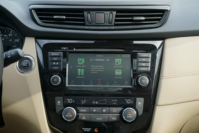 Nissan Rogue Vehicle Full-screen Gallery Image 33