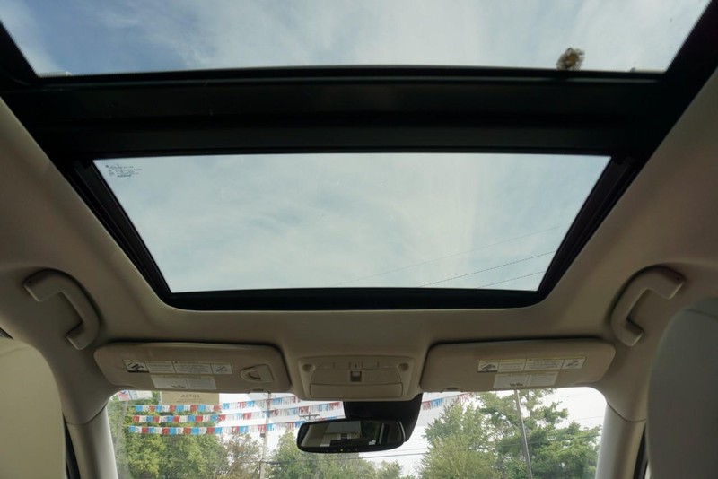 Nissan Rogue Vehicle Full-screen Gallery Image 34