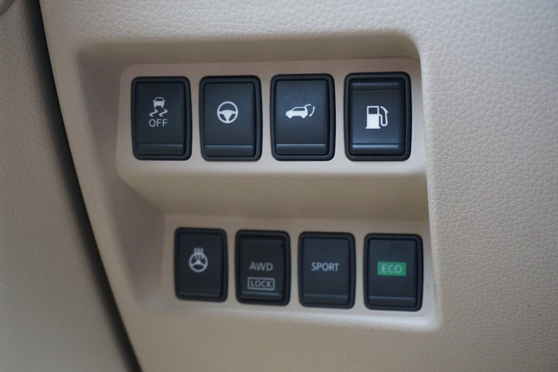 Nissan Rogue Vehicle Full-screen Gallery Image 37