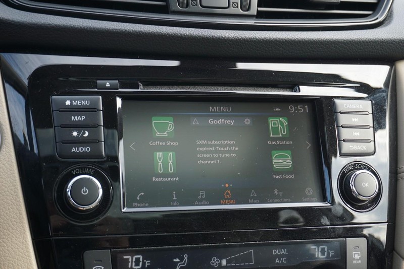 Nissan Rogue Vehicle Full-screen Gallery Image 42
