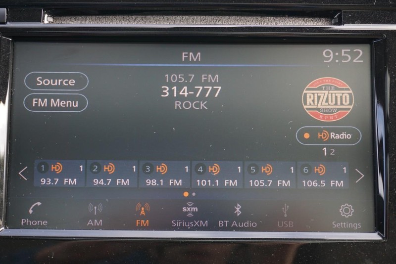 Nissan Rogue Vehicle Full-screen Gallery Image 49