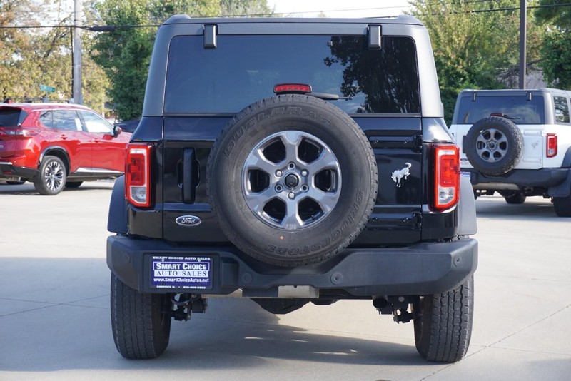 Ford Bronco Vehicle Full-screen Gallery Image 04