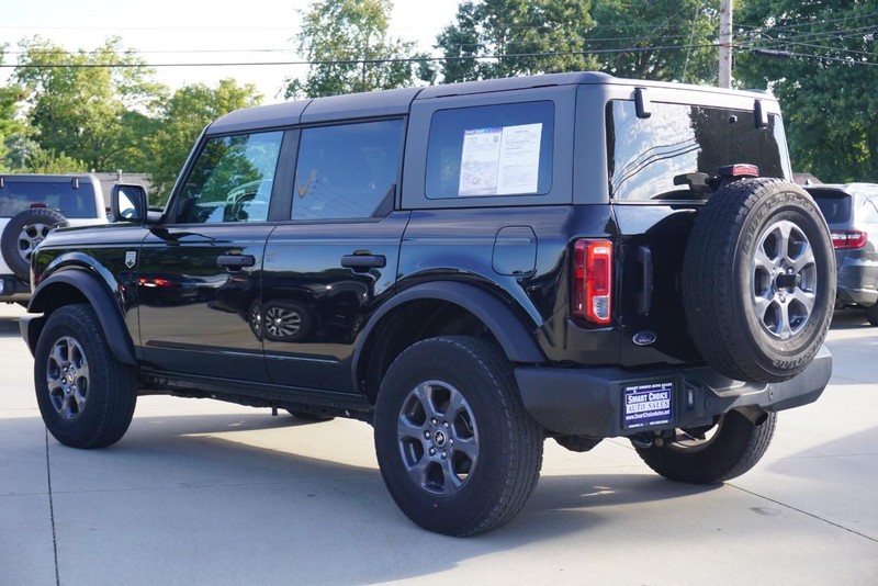 Ford Bronco Vehicle Full-screen Gallery Image 05