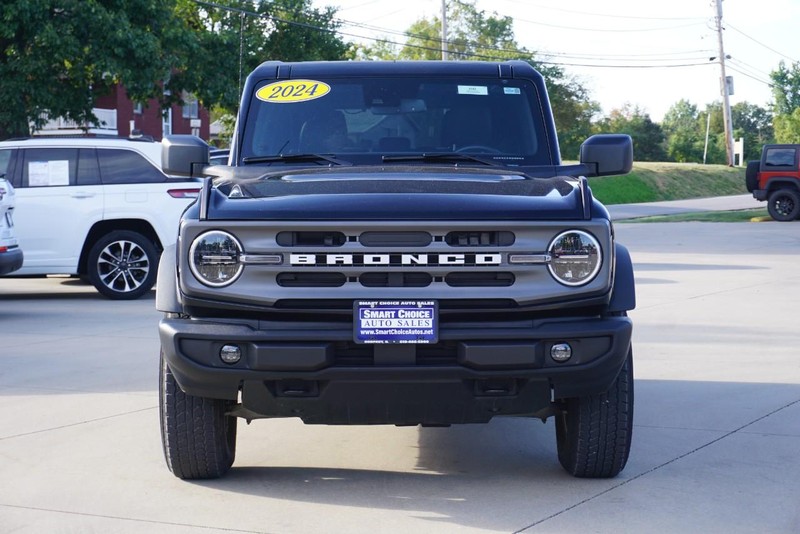 Ford Bronco Vehicle Full-screen Gallery Image 08