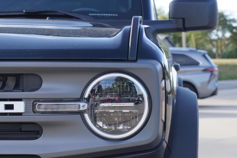 Ford Bronco Vehicle Full-screen Gallery Image 10