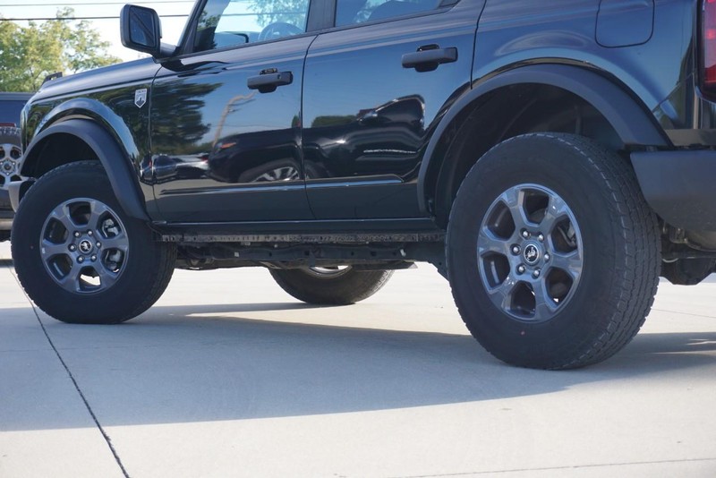 Ford Bronco Vehicle Full-screen Gallery Image 14
