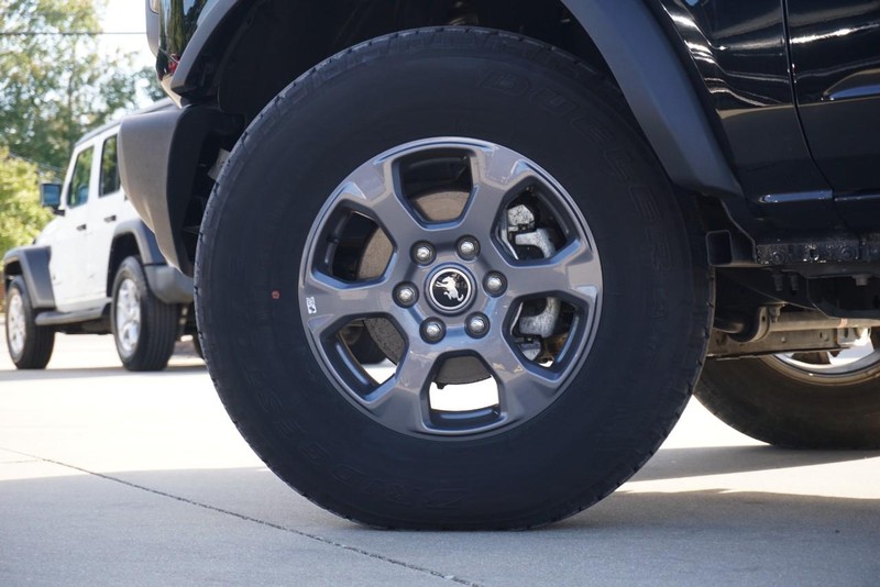 Ford Bronco Vehicle Full-screen Gallery Image 15