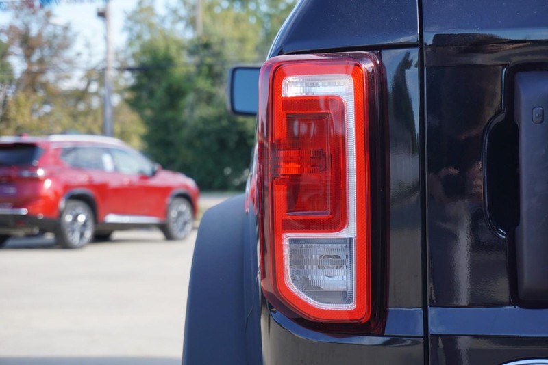 Ford Bronco Vehicle Full-screen Gallery Image 17