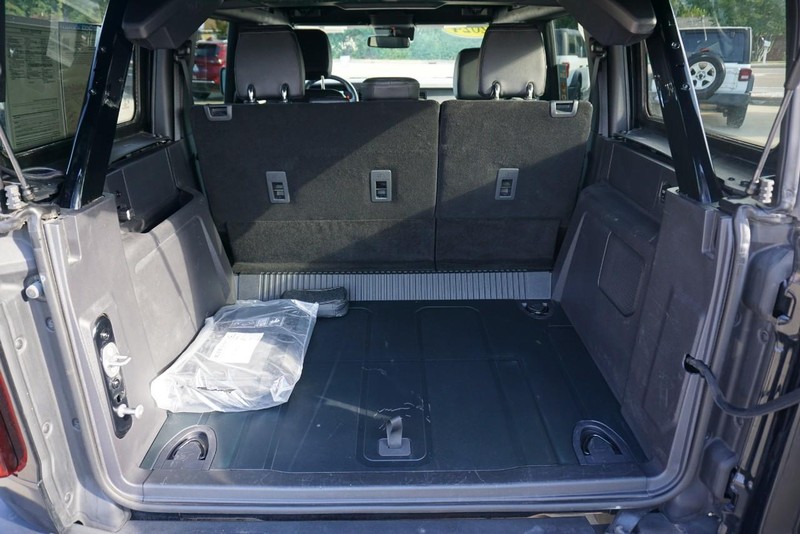 Ford Bronco Vehicle Full-screen Gallery Image 21