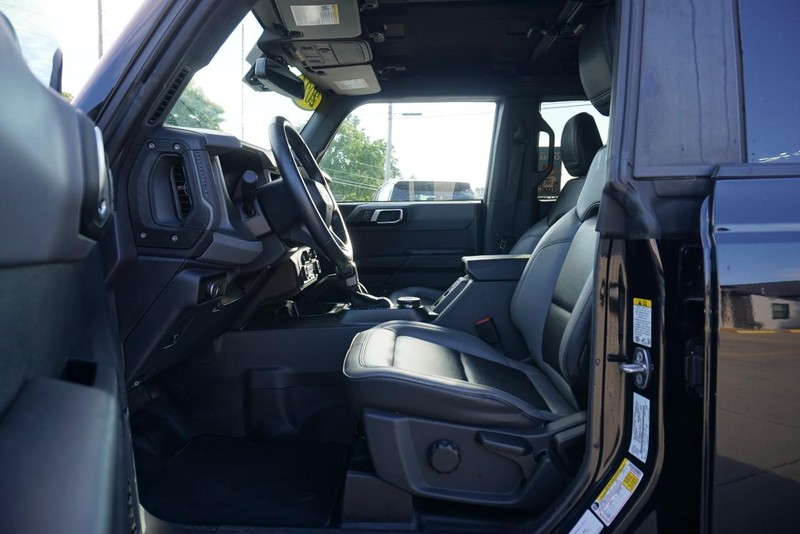 Ford Bronco Vehicle Full-screen Gallery Image 22
