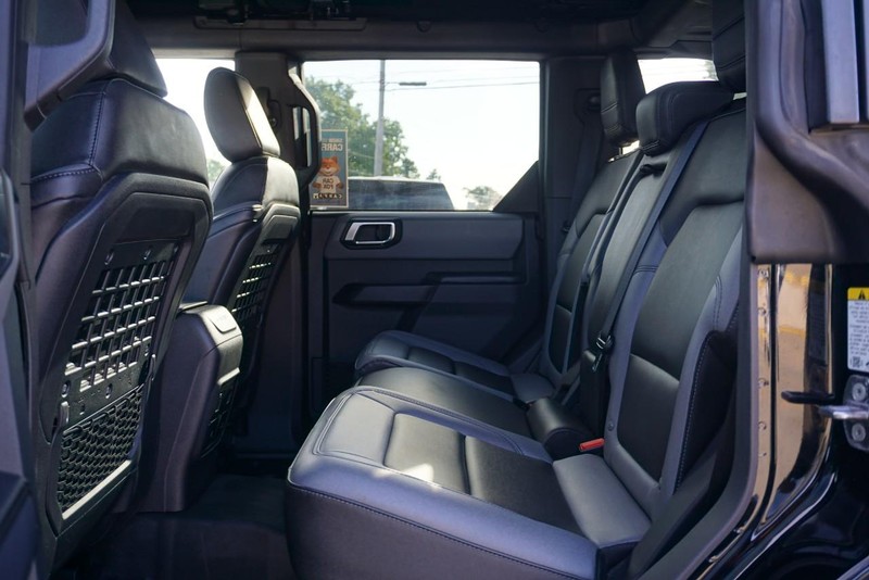 Ford Bronco Vehicle Full-screen Gallery Image 25