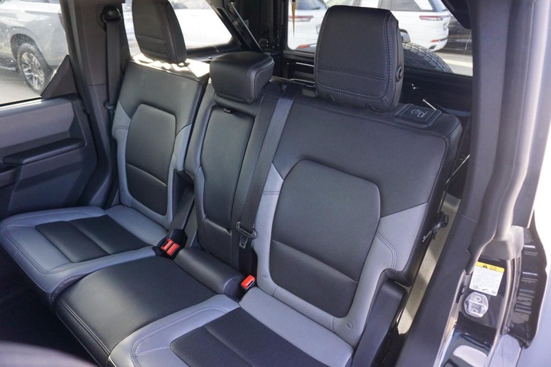 Ford Bronco Vehicle Full-screen Gallery Image 26