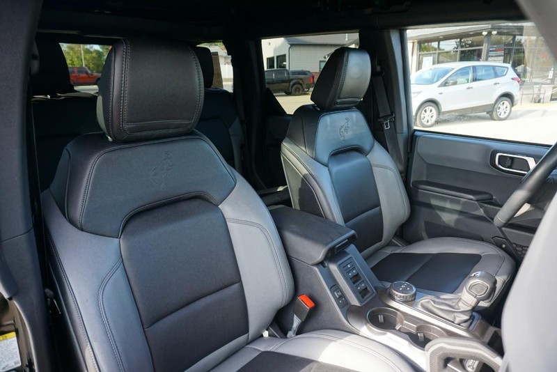 Ford Bronco Vehicle Full-screen Gallery Image 30