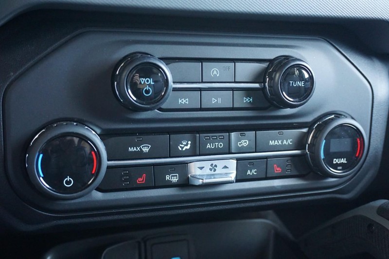 Ford Bronco Vehicle Full-screen Gallery Image 43