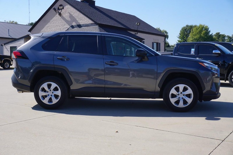 Toyota RAV4 Vehicle Full-screen Gallery Image 02